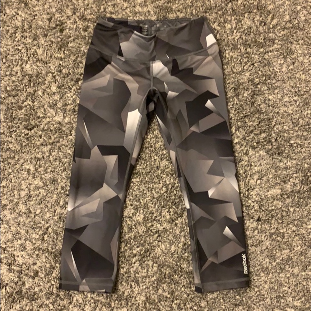 Geometric pattern leggings